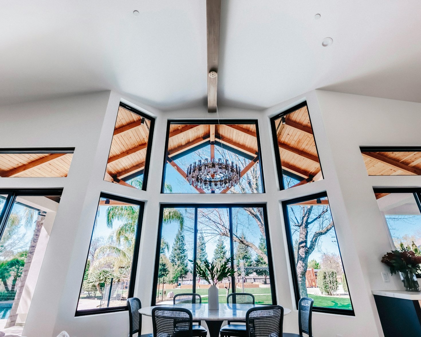 How Glass Room Dividers Enhance Functionality